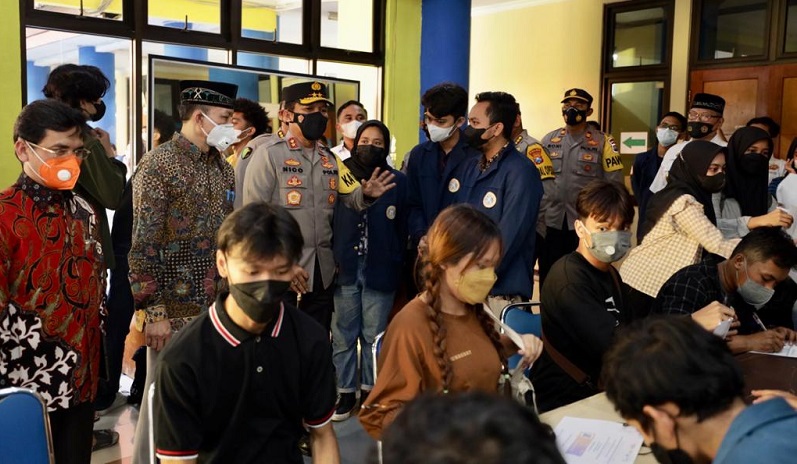 Polda Jatim-BEM Unair Gelar Vaksinasi Booster untuk Mahasiswa 