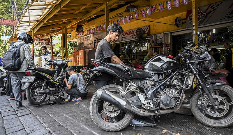 Persiapan Mudik, Pelanggan Banjiri Bengkel Motor - Bagian 3