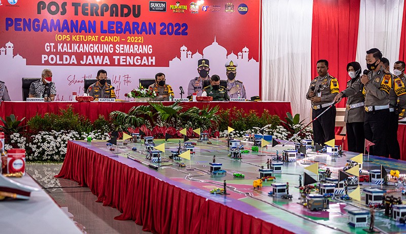 Kapolri Tinjau Pos Terpadu Pengamanan Lebaran di GT Kalikangkung - Bagian 2