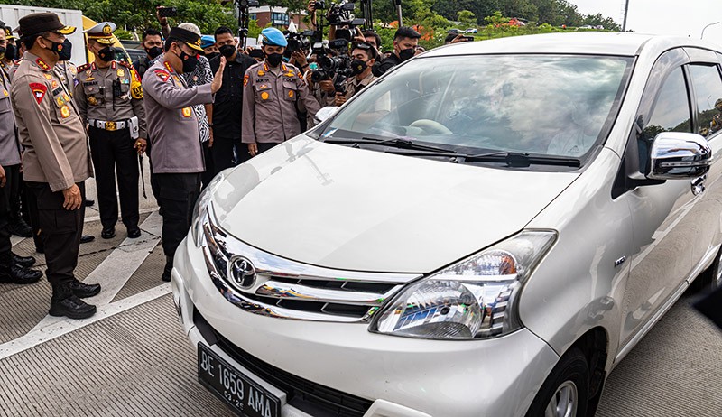 Kapolri Tinjau Pos Terpadu Pengamanan Lebaran di GT Kalikangkung - Bagian 3