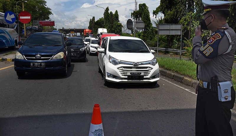 Macet Panjang hingga 3 Kilometer saat Masuk Pelabuhan Merak - Bagian 3