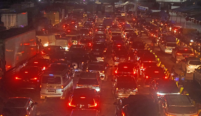 Suasana Kemacetan Panjang di Pelabuhan Merak - Bagian 2