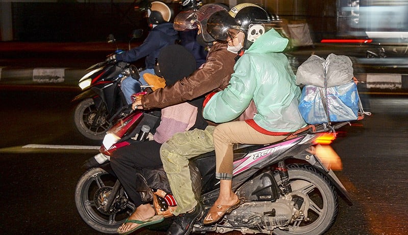 Pemudik Motor Mulai Ramai Melintas di Jalur Pantura - Bagian 1