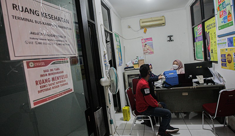 Posko Kesehatan Terminal Kampung Rambutan Sediakan Vaksinasi Booster untuk Pemudik - Bagian 3