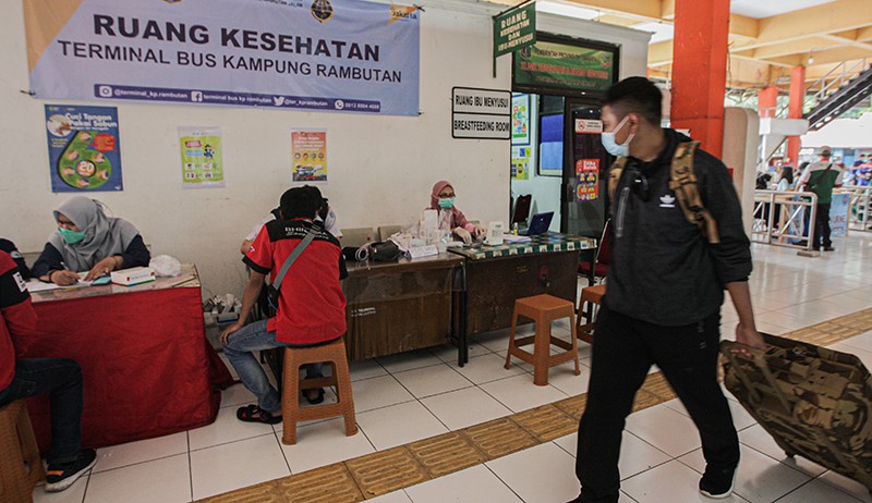 Posko Kesehatan Terminal Kampung Rambutan Sediakan Vaksinasi Booster untuk Pemudik - Bagian 1