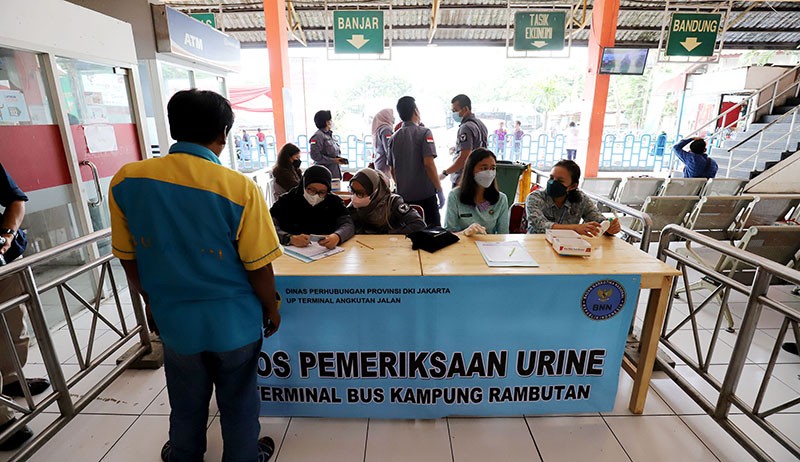 BNN Periksa Urine Sopir Bus yang Membawa Pemudik - Bagian 2