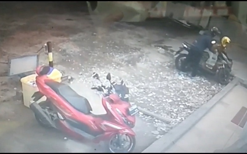 Hitungan Detik, Motor Depan Minimarket 5 Ulu Palembang Hilang Dicuri 