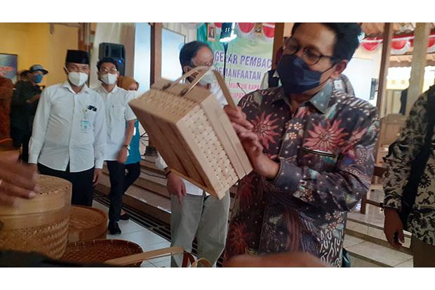 title Menteri Desa PDTT Kunjungi Kelurahan Muntuk, Bantul Sebagai Penyusun SDGs Tercepat Menteri Desa PDTT Kunjungi Kelurahan Muntuk, Bantul Sebagai Penyusun SDGs Tercepat