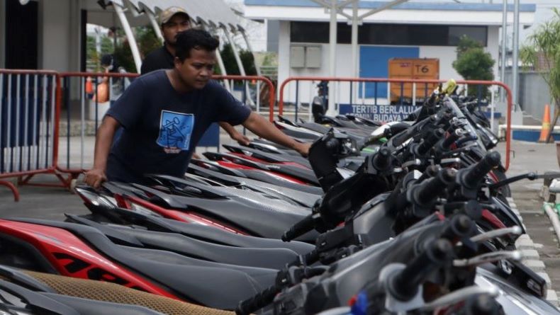 Motor Milik Peserta Mudik Gratis Mulai Tiba di Terminal Tirtonadi Solo