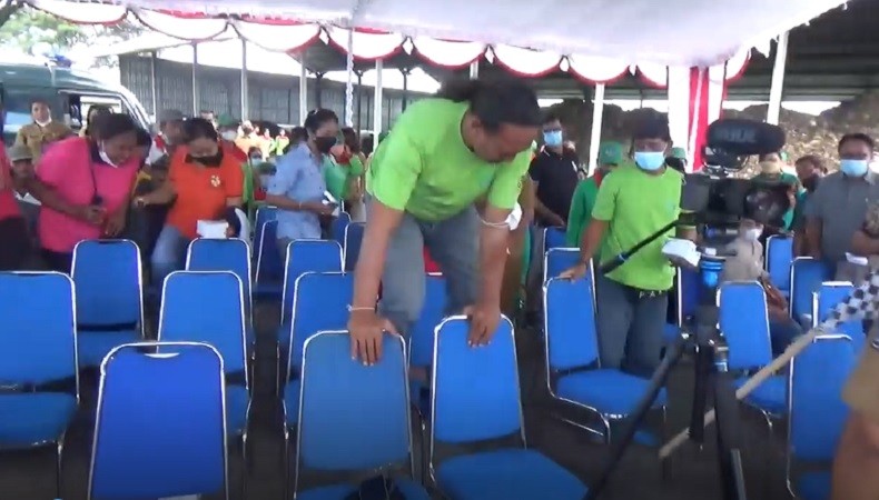 Geger Ular Menyelinap saat Bupati Badung Pidato, Undangan Panik Berhamburan