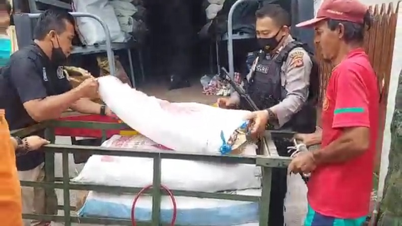 Polisi Gerebek 2 Gudang di Cihideung Tasikmalaya, Jutaan Petasan Disita