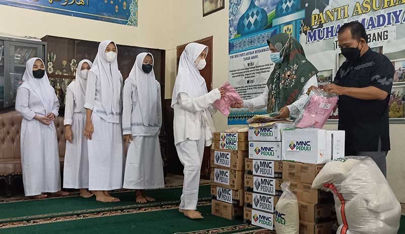 MNC Peduli Serahkan Bantuan Idulfitri ke Panti Asuhan Muhammadiyah Tanah Abang - Bagian 2