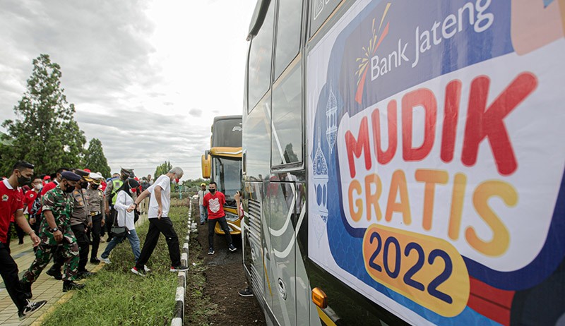 Ganjar Pranowo Lepas 126 Bus Mudik Gratis ke Jawa Tengah - Bagian 2