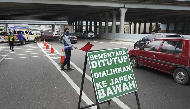 Tol Jakarta-Cikampek KM 48-70 Macet, Jalan Layang MBZ Ditutup - Bagian 1