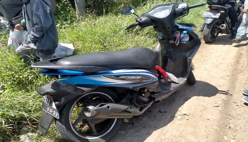 Lindas Lubang lalu Terjatuh di Jalur Pantura Indramayu, Pemudik Motor Nyaris Dihantam Bus