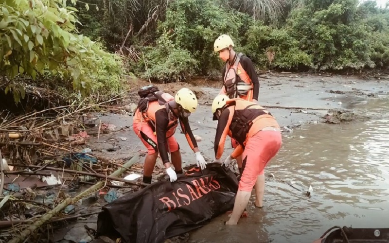 title Lompat ke Sungai saat Penggerebekan di Kampung Narkoba, Pemuda Ini Ditemukan Tewas Lompat ke Sungai saat Penggerebekan di Kampung Narkoba, Pemuda Ini Ditemukan Tewas