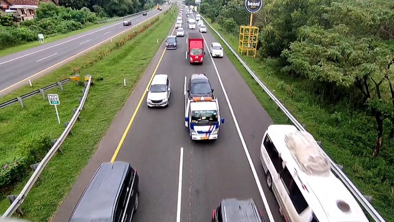 H-4 Lebaran 2022, Puncak Arus Mudik Mulai Terjadi, Tol Palikanci Dipadati Ribuan Kendaraan