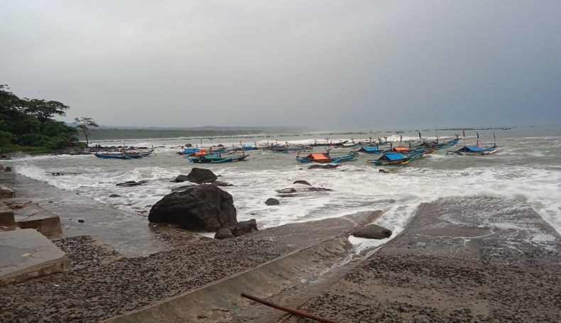 Nekat Melaut saat Gelombang Tinggi, 1 Nelayan Tenggelam di Perairan Jayanti Cianjur