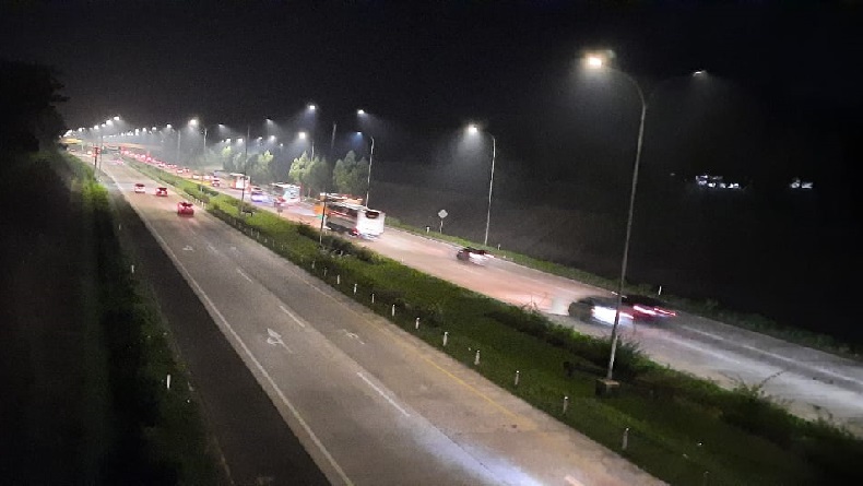 Pascasistem One Way Diterapkan, Arus Lalu Lintas Pemudik di Tol Cipali Ramai Lancar