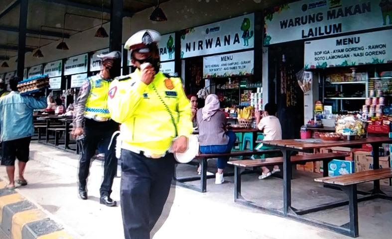 Pemudik Ini Kaget Diusir Polisi saat Istirahat di Rest Area Tol Semarang-Batang, Ternyata...