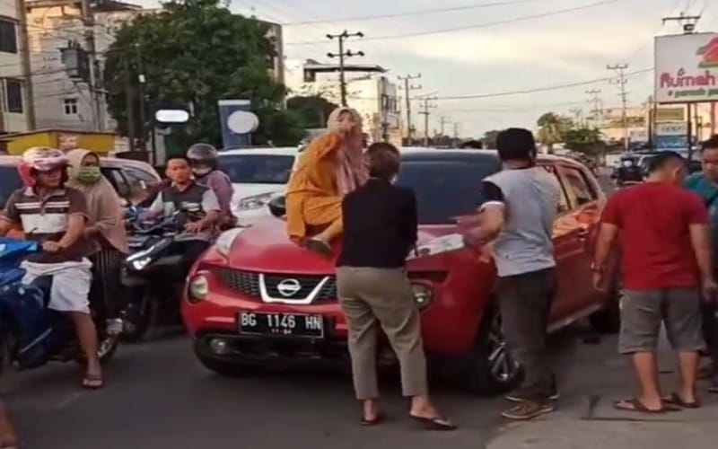 title Fakta-Fakta Polisi yang Viral Diadang 2 Perempuan, Nomor 4 Jadi Penyesalan Fakta-Fakta Polisi yang Viral Diadang 2 Perempuan, Nomor 4 Jadi Penyesalan