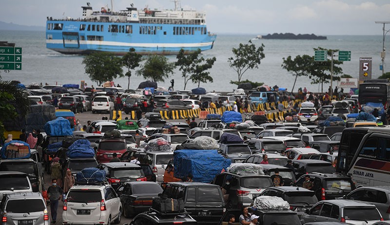 Puncak Arus Mudik Pelabuhan Merak Hari Ini, Kemacetan Hingga 10 ...