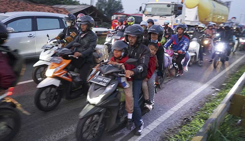 Jelang Lebaran, Arus Kendaraan Pemudik di Jalur Pantura Indramayu Meningkat