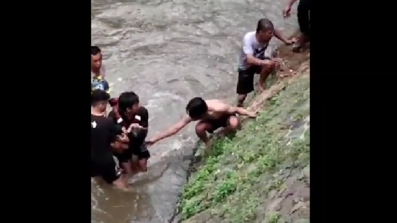 Bocah Tewas Tenggelam saat Bermain dengan Teman di Sungai Cikapundung Bandung