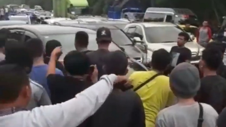 Viral Pemudik Ngamuk di Km 70 Tol Cikampek Arah Jakarta akibat One Way