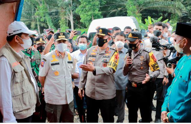 Tinjau Pos Terpadu Di Rohil, Kapolda Riau: Berikan Pengamanan Dan ...