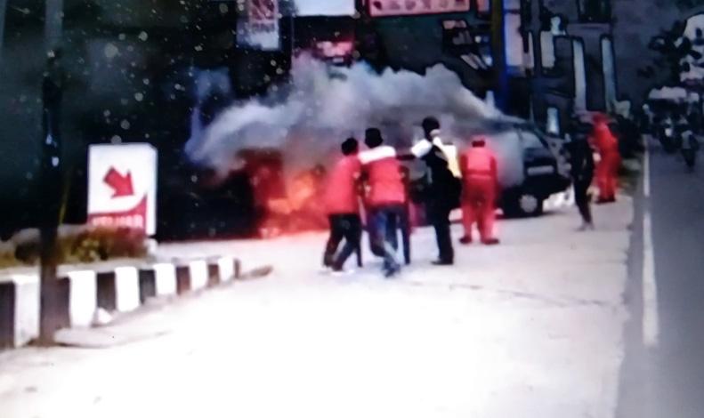 Mobil Pemudik Terbakar usai Isi BBM di SPBU Kopeng, 1 Orang Luka Bakar 