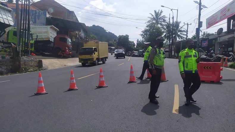 Volume Kendaraan di Limbangan Arah Gentong Mulai Padat, Polisi Alihkan Pemudik ke Kadungora