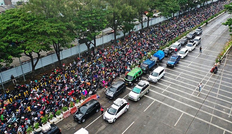 Penampakan Puluhan Ribu Sepeda Motor Masuk Pelabuhan Merak - Bagian 1