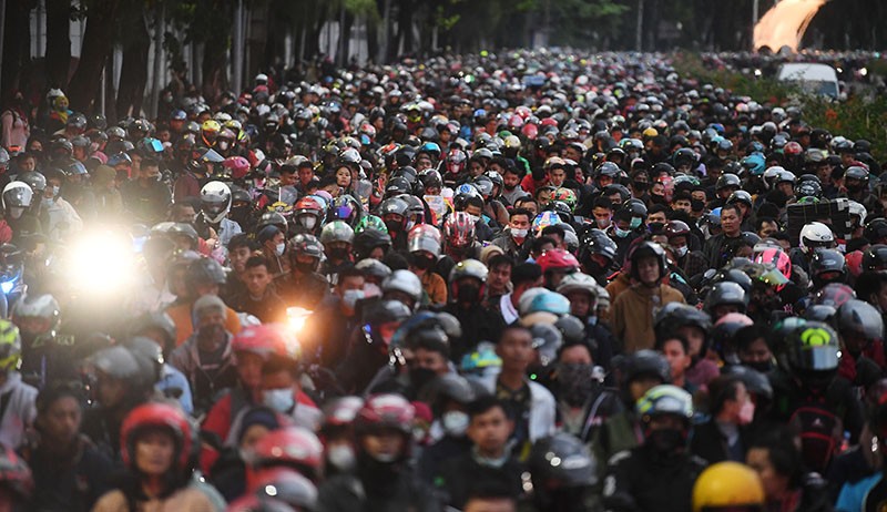 Penampakan Puluhan Ribu Sepeda Motor Masuk Pelabuhan Merak - Bagian 3