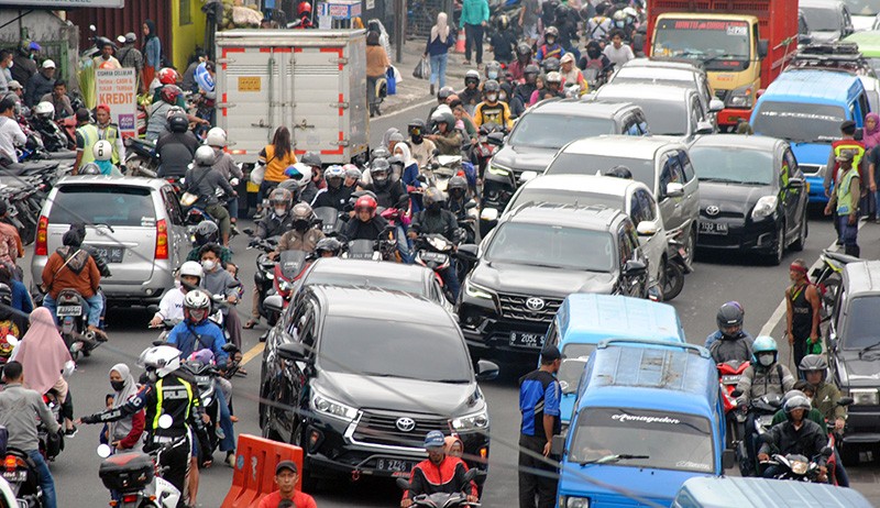 Begini Padatnya Jalur Puncak pada H-2 Lebaran - Bagian 2