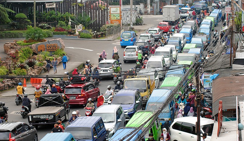 Begini Padatnya Jalur Puncak pada H-2 Lebaran - Bagian 1