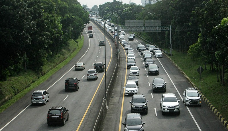 Penampakan Arus Mudik di Ruas Tol Krapyak-Jatingaleh Semarang Padat Merayap - Bagian 2