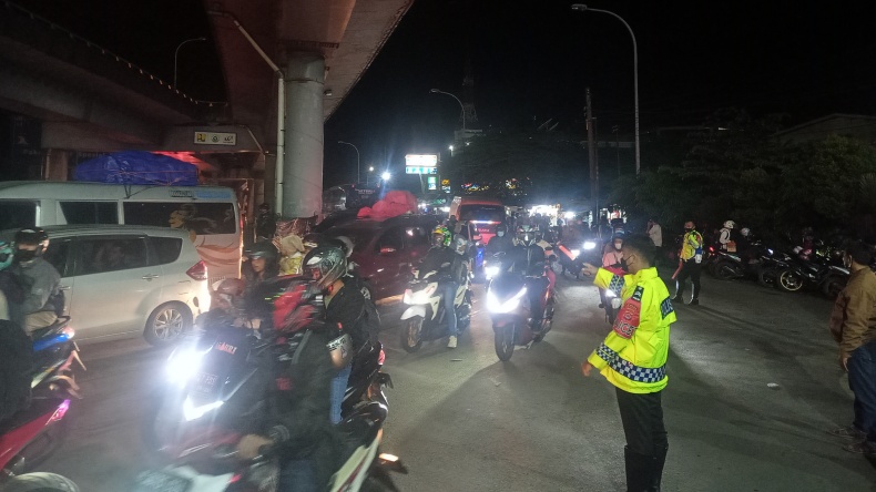 H-2 Lebaran, Jalur ke Pelabuhan Merak Macet 9 KM Mulai dari KM 94