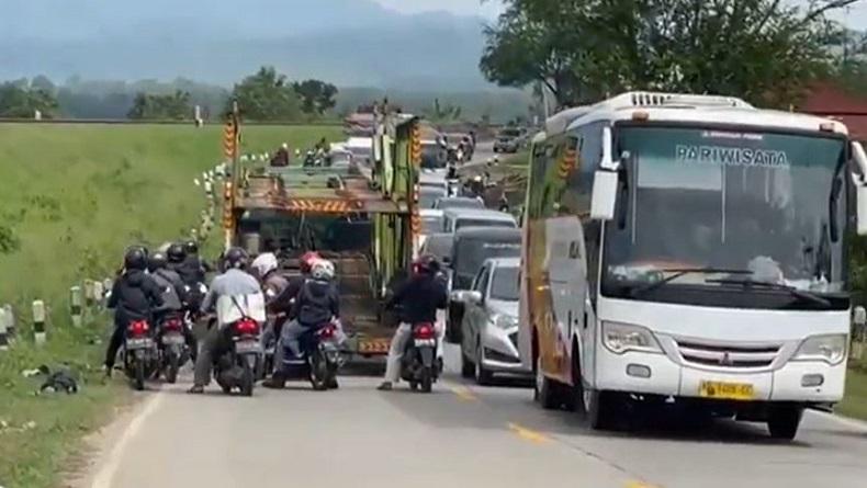 Jalur Mudik di Prupuk Bumiayu Tegal Macet di Sejumlah Titik
