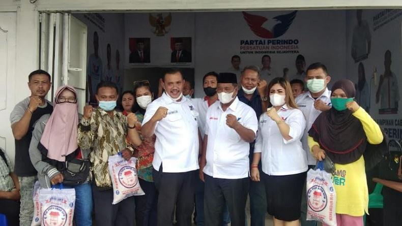 Sambut Idul Fitri, Partai Perindo Bagikan 100 Karung Beras ke Warga Sunggal Deliserdang