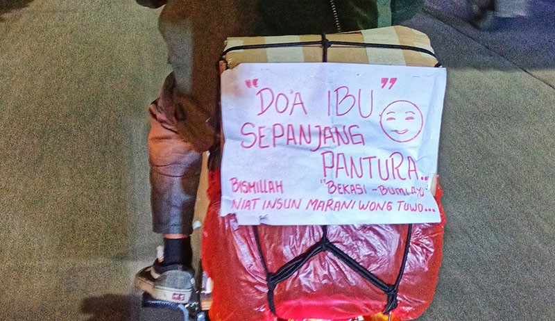 Potret Pemudik dengan Tulisan Pesan Unik - Bagian 2