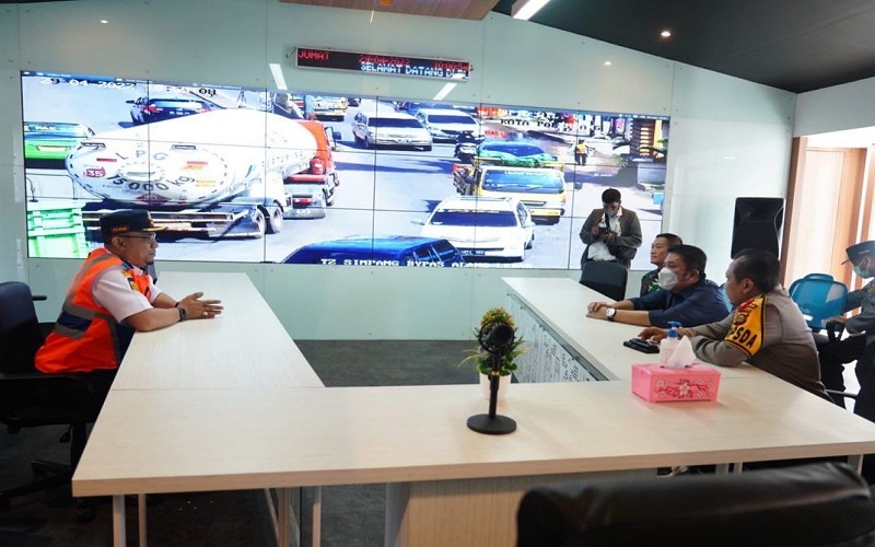 title Tinjau Pos Pengamanan di Gerbang Tol Keramasan, Herman Deru: Sumsel Siap Layani Pemudik Tinjau Pos Pengamanan di Gerbang Tol Keramasan, Herman Deru: Sumsel Siap Layani Pemudik