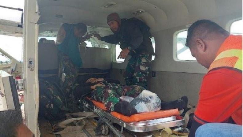 Penampakan Evakuasi Prajurit TNI Terluka Ditembak KKB di Ilaga, Ditandu Para Anggota