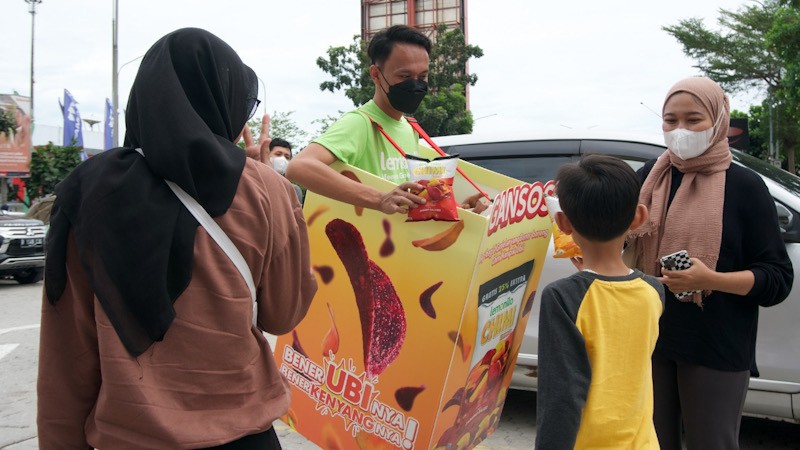 Lemonilo Bagikan Gansos untuk Pemudik di Rest Area - Bagian 2