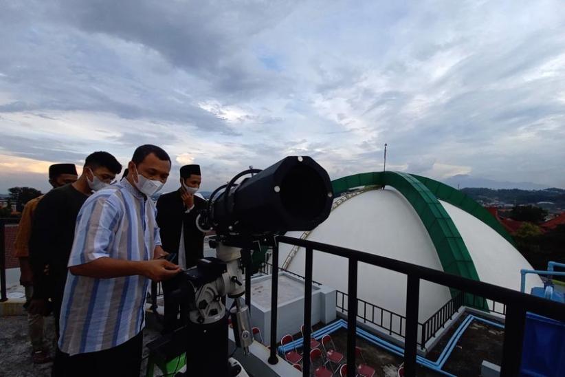 Tim Rukyatul Hilal UIN Walisongo Semarang Gelar Pengamatan Hilal 1 Syawal 1443 H - Bagian 4