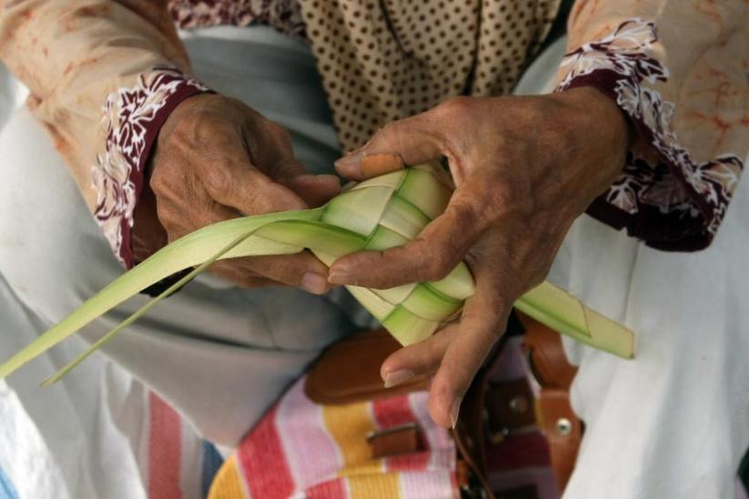 Penjualan Ketupat di Pasar Karangayu Semarang Naik Jelang Lebaran  - Bagian 4
