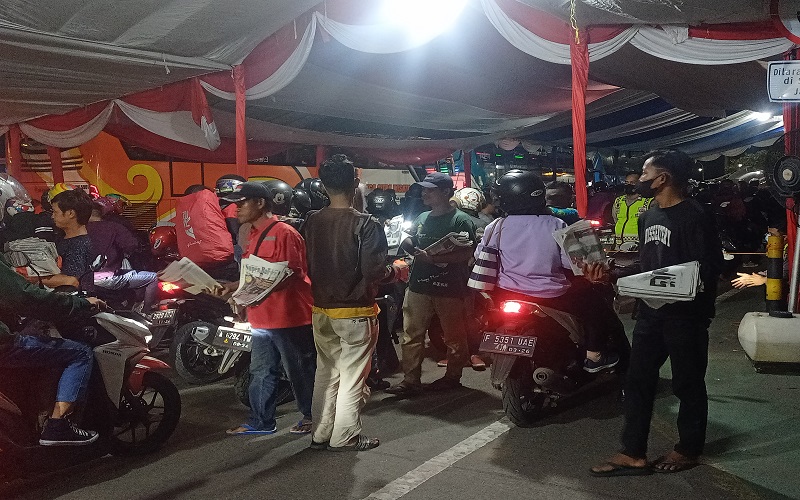 title Tidak untuk Dibaca, Penjual Koran di Pelabuhan Merak Raih Omzet hingga Rp300.000 Tidak untuk Dibaca, Penjual Koran di Pelabuhan Merak Raih Omzet hingga Rp300.000