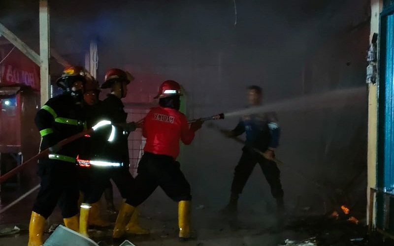 Kebakaran Toko Tewaskan Tiga Orang Anggota Keluarga, Korban Ditemukan di Kamar Mandi