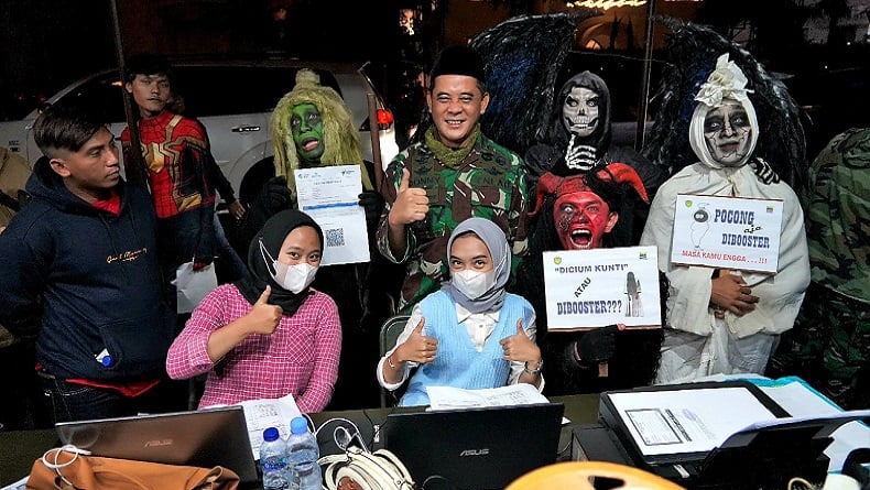 Mak Lampir, Gerandong, Pocong, dan Kuntilanak di Bandung Divaksinasi Booster
