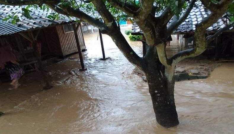 title Jelang Lebaran, 3 Rumah Ustaz di Sukabumi Terendam Banjir akibat Tanggul Jebol Jelang Lebaran, 3 Rumah Ustaz di Sukabumi Terendam Banjir akibat Tanggul Jebol